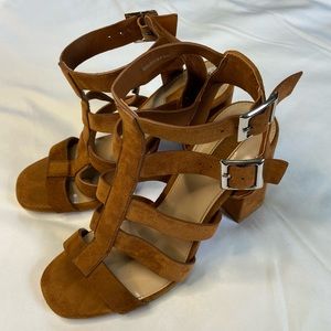 ☀️3/$15 Forever 21 Purse & Brown Suede Chunk Heel Sandal Women Size 7.5 4” Heel